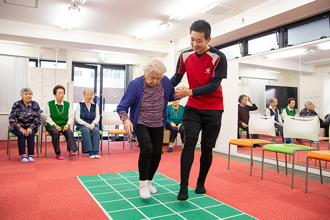 04.  グループ運動（機能改善運動）（20分×3）